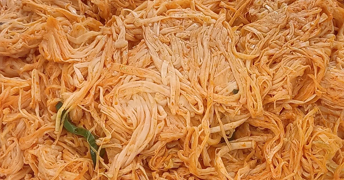 Salad enoki mushrooms