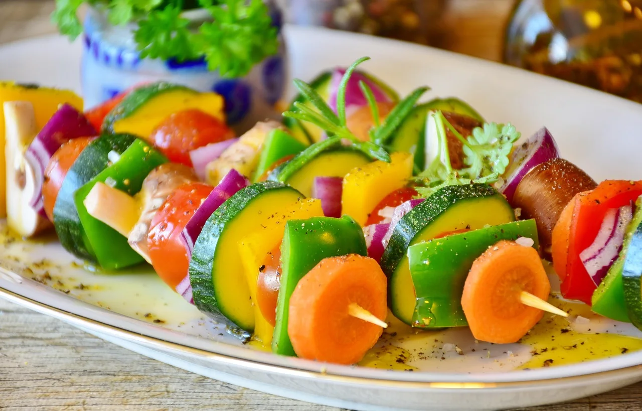 vegetable skewer, paprika, tomato, mushrooms, onion, oil, salt, spices, cook, kitchen, food, connoisseur, plate, dinner, enjoy the meal, hav