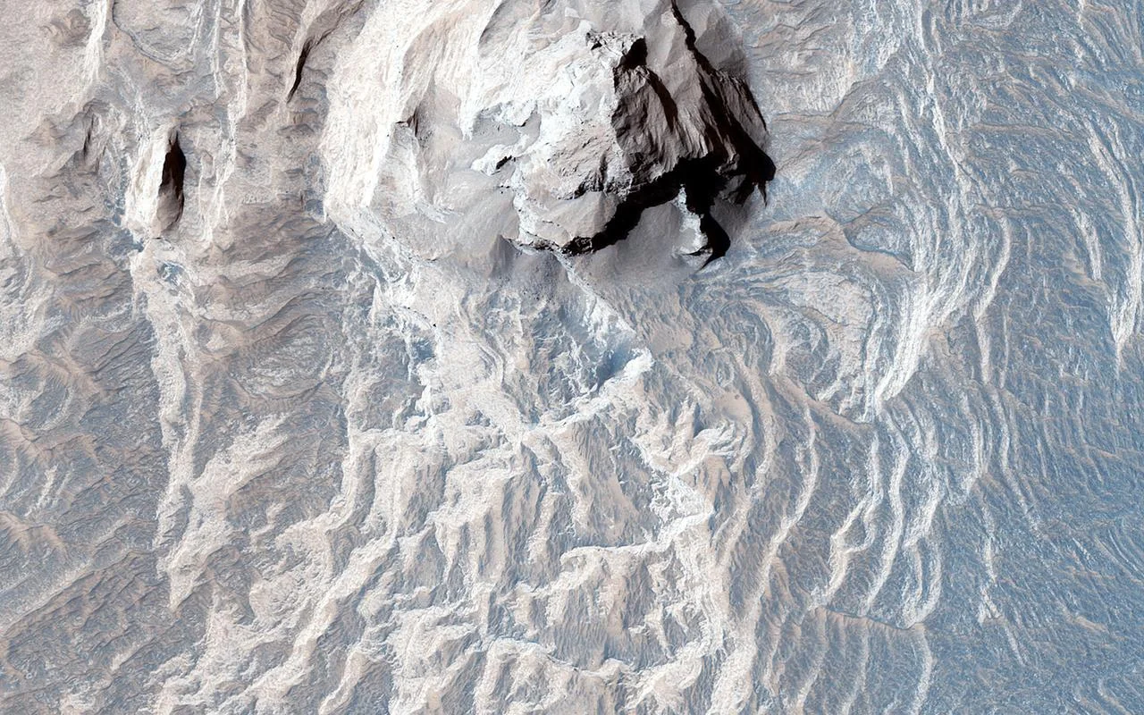 Light-Toned Layers in Tithonium Chasma