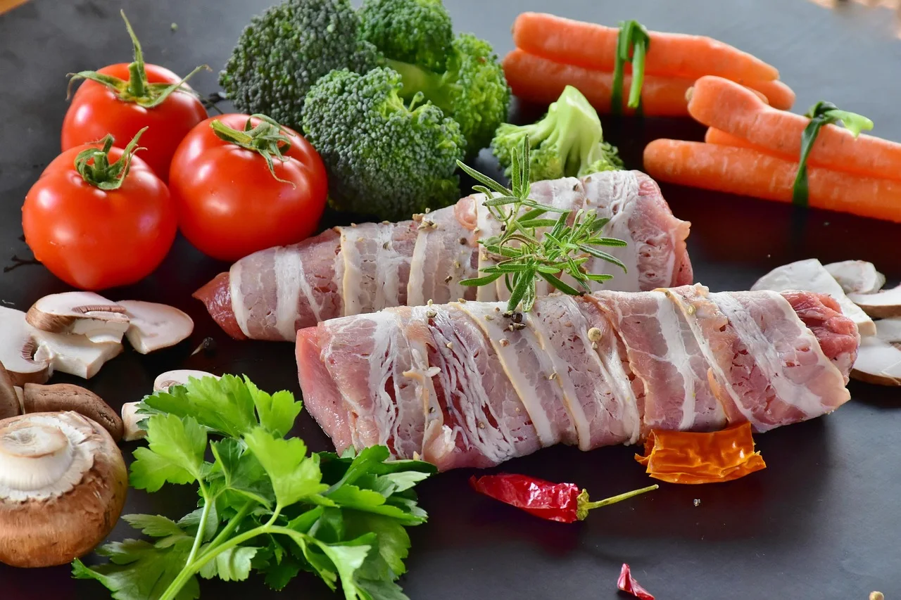 pig, pork, pork tenderloin, rice, mushrooms, brown mushrooms, tomatoes, herbs, meal, cook, food, healthy, yummy, seasoning, nourishment, fre