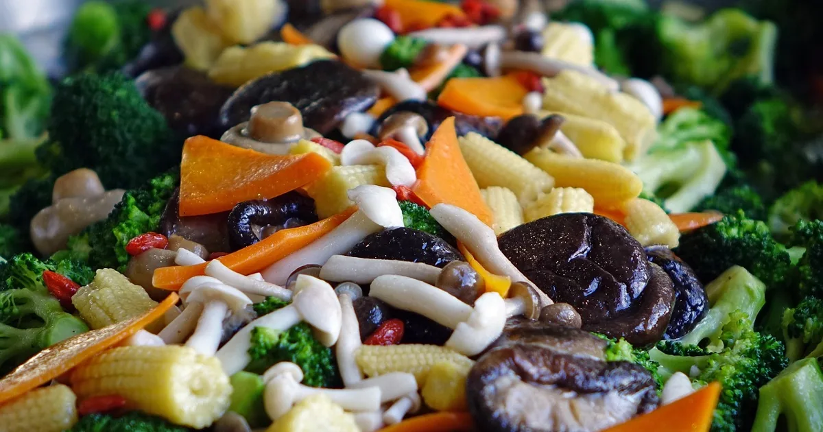 vegetable, corn, mushroom, carrot, broccoli, vegetarian, cooked food, green, stir fried, food